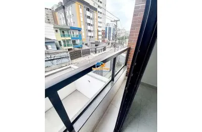 Apartamento 2 dormitórios, 1 suíte com elevador e baixo condomínio na vila guiomar, novo e pronto para morar!