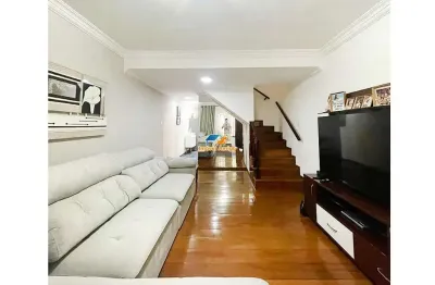 Sobrado amplo no bairro camilópolis com 3 dormitórios, suíte com hidromassagem, área gourmet com churrasqueira e 2 vagas garagem.