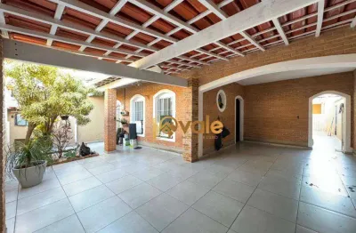 Casa com 3 quartos à venda na Rua Clóvis Navarro da Cruz, Cidade Jardim, Jacareí