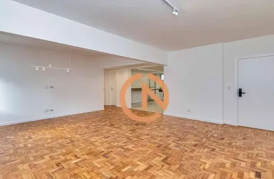 Apartamento reformado no jd paulista com 2 quartos sendo 1 suíte e 1 vaga