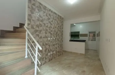 Lindo sobrado em condomínio fechado de 2 dormitórios próximo ao mar no jardim guilhermina, praia grande