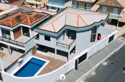 Lindo sobrado novo isolada de alto padrão em praia grande no balneário flórida contendo 3 dormitórios suite, piscina, área gourmet, perto da praia!!!