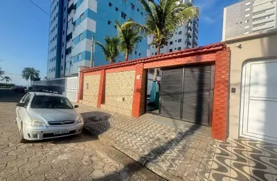 Imperdível casa de 5 quartos com 3 suítes e 6 vagas de garagem no maracanã, praia grande-sp - confira!