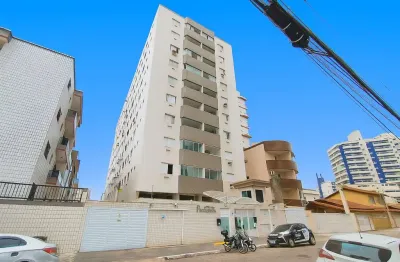 Apartamento à venda na guilhermina, praia grande-sp: 2 quartos, 1 suíte, 1 sala, 2 banheiros, 1 vaga e 76m² de área.