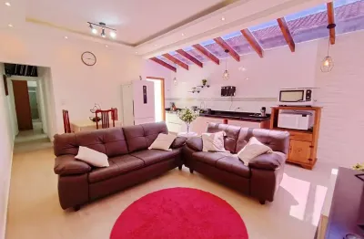 Imperdível: casa à venda em praia grande-sp, bairro real! 3 quartos, 1 suíte, 1 sala, 2 banheiros, 2 vagas de garagem, 125m².