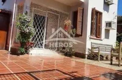 Casa com 4 quartos à venda na travessa luiz rossetti, 31, azenha, porto alegre por r$ 957.000