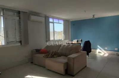 Apartamento com 2 quartos à venda na rua eurico lara, 103, medianeira, porto alegre por r$ 259.000