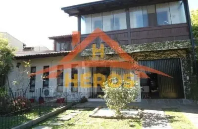 Casa com 3 quartos à venda na avenida guarujá, 140, guarujá, porto alegre por r$ 750.000