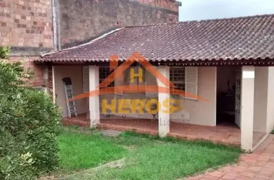 Casa com 2 quartos à venda na avenida edgar pires de castro, 925, hípica, porto alegre por r$ 640.000