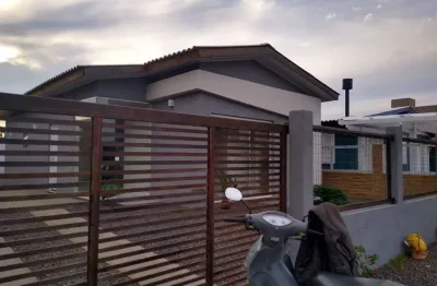 Linda casa próxima ao mar em capão novo – 2 dorms + sala comercial!