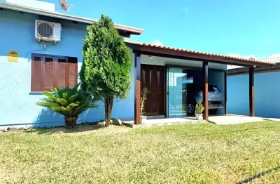 Bela casa temporária com 2 dormitórios em capão novo! confira