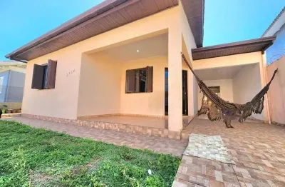 Bela casa a venda em capão novo! com 3 dormitórios, suíte e piscina.