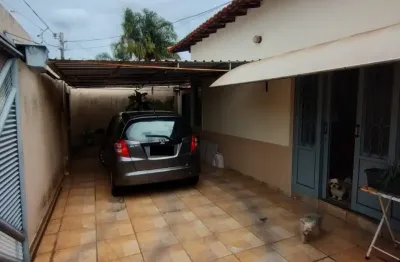 Casa com 3 quartos à venda no Presidente Roosevelt, Uberlândia 