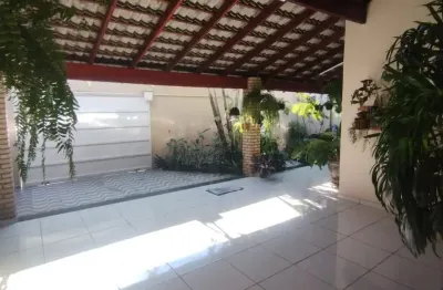 Casa com 3 quartos à venda no Jardim América I, Uberlândia 