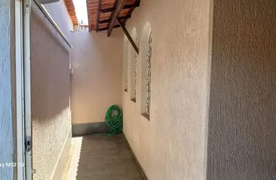 Casa com 3 quartos à venda no Presidente Roosevelt, Uberlândia 