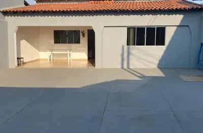 Casa com 3 quartos à venda na Cidade Jardim, Uberlândia 