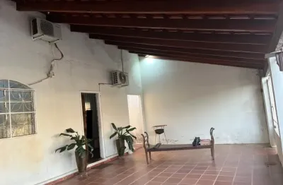 Casa com 3 quartos à venda no Presidente Roosevelt, Uberlândia 