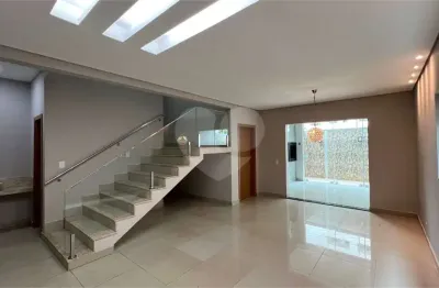 Terreno em condomínio fechado à venda na Rua Trinta e Dois, 10, Morada do Ouro, Cuiabá