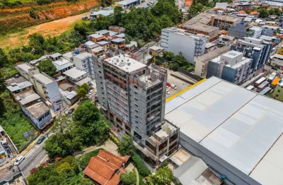 Apartamento com 2 quartos, suíte, varanda gourmet, a 4 minutos da ufjf no são pedro em jf.