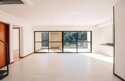 Cobertura duplex próximo ao Colégio dos Jesuítas com 4 quartos e 3 vagas, academia no condomínio e varanda gourmet em JF.