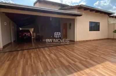 Casa com 3 quartos, sendo 1 suíte em terréno único rica em armários no  setor tropical verde goiânia - go