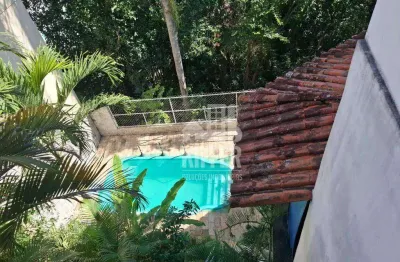Casa duplex em condomínio fechado com vista panorâmica da baía de guanabara
