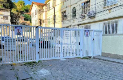 Venda de apartamento de 2 quartos  em travessa particular muito amplo, sala generosa , sol da manhã , segurança,. muito arejado em todos os seus 105 m