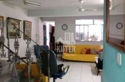 Casa duplex com 6 quartos, sendo 2 suítes, varandas com churrasqueira, vaga para 3 carros. localização privilegiada com ônibus na porta,.