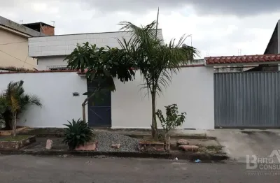 Casa com 2 qts, quintal, 3 vagas ou mais, em trindade, são gonçalo/rj