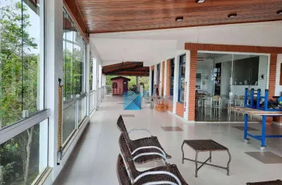 Chácara à venda, em condomínio fechado, lugar com lagos e muita natureza, aproveite, agende uma visita!