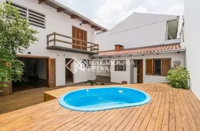 Casa em condomínio fechado com 3 quartos para alugar na rua maestro mendanha, 25, santana, porto alegre, 224 m2 por r$ 8.000