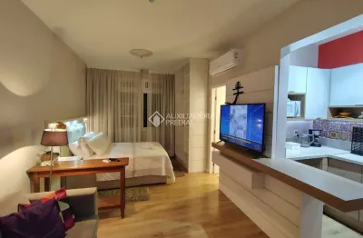 Apartamento com 1 quarto para alugar na rua dos andradas, 943, centro histórico, porto alegre, 28 m2 por r$ 2.600
