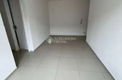 Apartamento com 3 quartos para alugar na avenida amynthas jacques de moraes, 271, humaitá, porto alegre, 73 m2 por r$ 1.000