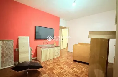 Apartamento com 2 quartos para alugar na Rua Luiz Cézar Leal, 105, Rubem Berta, Porto Alegre, 60 m2 por R$ 900