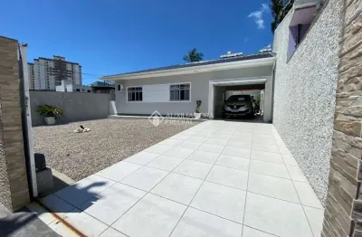 Casa com 3 quartos à venda na rua doralice ramos pinho, 1403, jardim cidade de florianópolis, são josé, 95 m2 por r$ 1.300.000