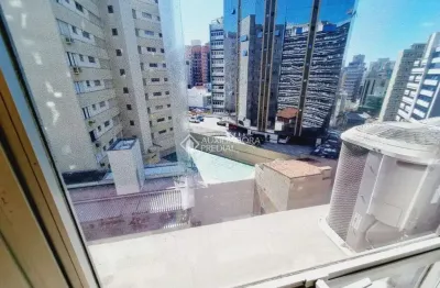 Sala comercial à venda na avenida prefeito osmar cunha, 15, centro, florianópolis, 27 m2 por r$ 250.000