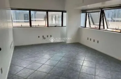 Sala comercial à venda na rua dom jaime câmara, 66, centro, florianópolis, 42 m2 por r$ 410.000