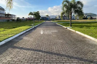 Terreno em condomínio fechado à venda na rua camarinhas, 111, campeche, florianópolis, 385 m2 por r$ 1.090.000