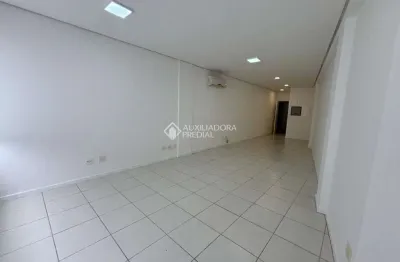 Sala comercial à venda na rua vera linhares de andrade, 2201, córrego grande, florianópolis, 38 m2 por r$ 339.000