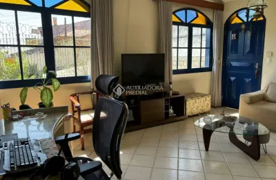 Casa com 3 quartos à venda na rua pascoal simone, 839, coqueiros, florianópolis, 150 m2 por r$ 1.300.000