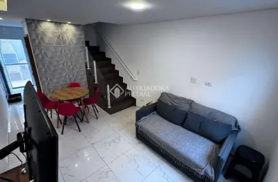 Casa em condomínio fechado com 2 quartos à venda na rua santa bárbara, 392, vila caiçara, praia grande, 58 m2 por r$ 350.000
