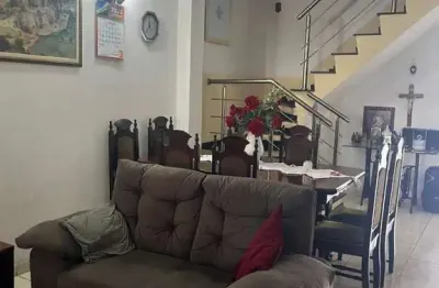 Casa com 3 quartos à venda na lorena, 44, vila iapi, taubaté, 130 m2 por r$ 450.000