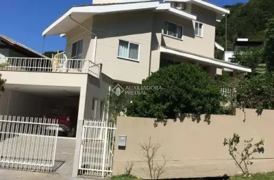 Casa com 4 quartos à venda na antã´nio hilã¡rio rebelo, 24, centro, porto belo, 358 m2 por r$ 2.050.000