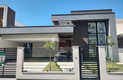 Casa com 3 quartos à venda na rua dos bem me queres, 100, pedra branca, palhoça, 187 m2 por r$ 1.970.000