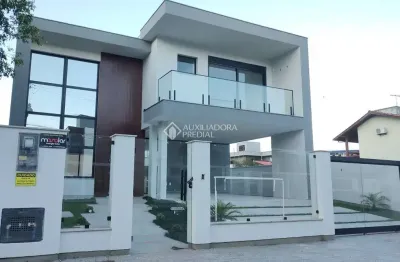 Casa com 4 quartos à venda na rua das cacaueiros, 100, pedra branca, palhoça, 275 m2 por r$ 2.250.000