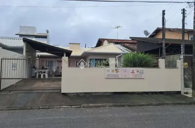 Casa com 2 quartos à venda na Rua das Frutas do Conde, 120, Madri, Palhoça, 58 m2 por R$ 650.000