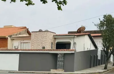 Casa com 4 quartos à venda na Rua Lins, 643, Jardim Leocádia, Sorocaba, 400 m2 por R$ 795.000