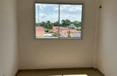 Alugo apto no condomínio estilo golf bairro aleixo ao lado do campo de golf da moto honda, 2 quartos sendo 1 suíte uma vaga de garagem cond fechado segurança 24 hs piscina salão festas academia tratar