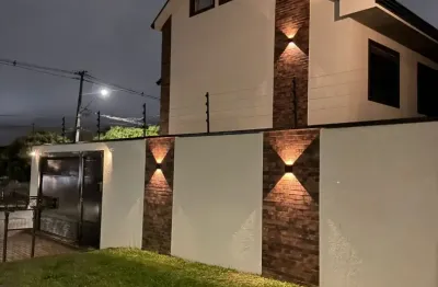 Casa à venda na Rua Mandaguaçu, 461, Sítio Cercado, Curitiba