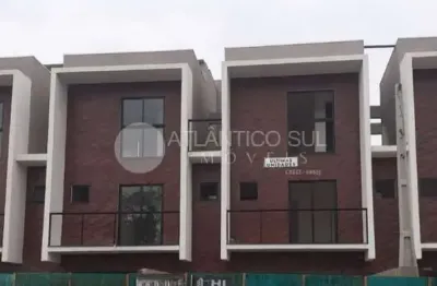 Sobrado à venda, com duas suítes com sacada  ipacarai, matinhos - pr